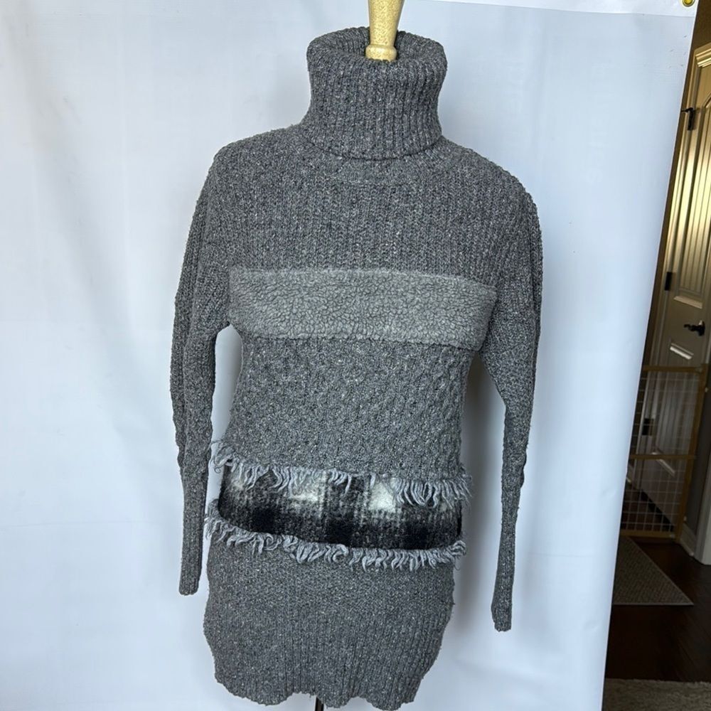 Banana Republic Gray Turtleneck Tunic Sweater with plaid and fleece panel, Small